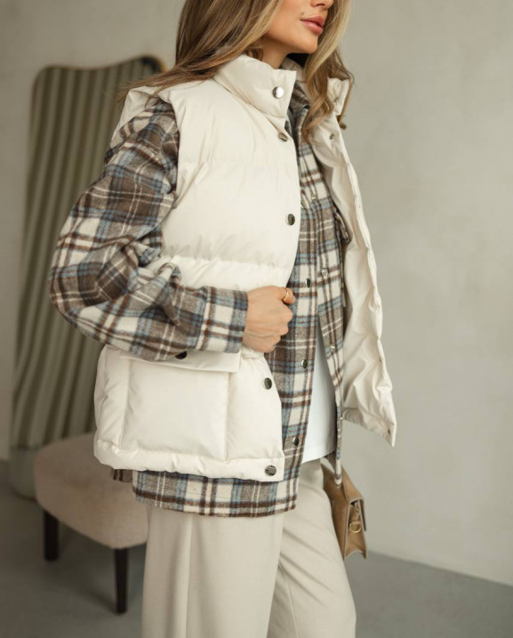 17 Жилетка пухова на кнопках водовідштовхувальна